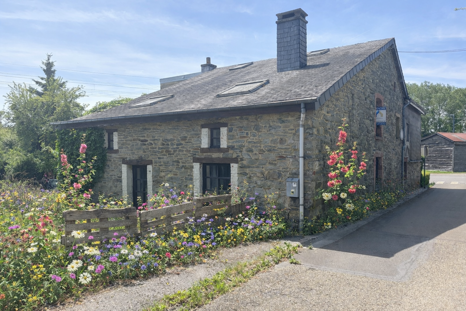 Belgique 6880 Bertrix : charmante maison en pierres, 3ch, jardin.