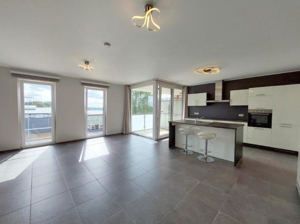 Belgique 6880 Bertrix : agréable appartement, 1ch, terrasse, garage.