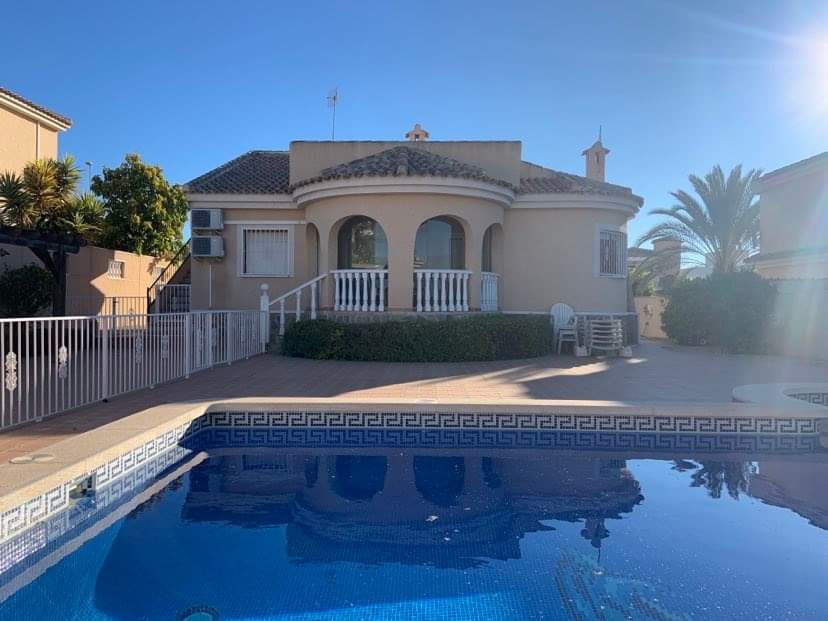 À LOUER VILLA CALDERÓN DE LA BARCA LA MARINA-OASIS SAN FULGENCIO ESPAGNE