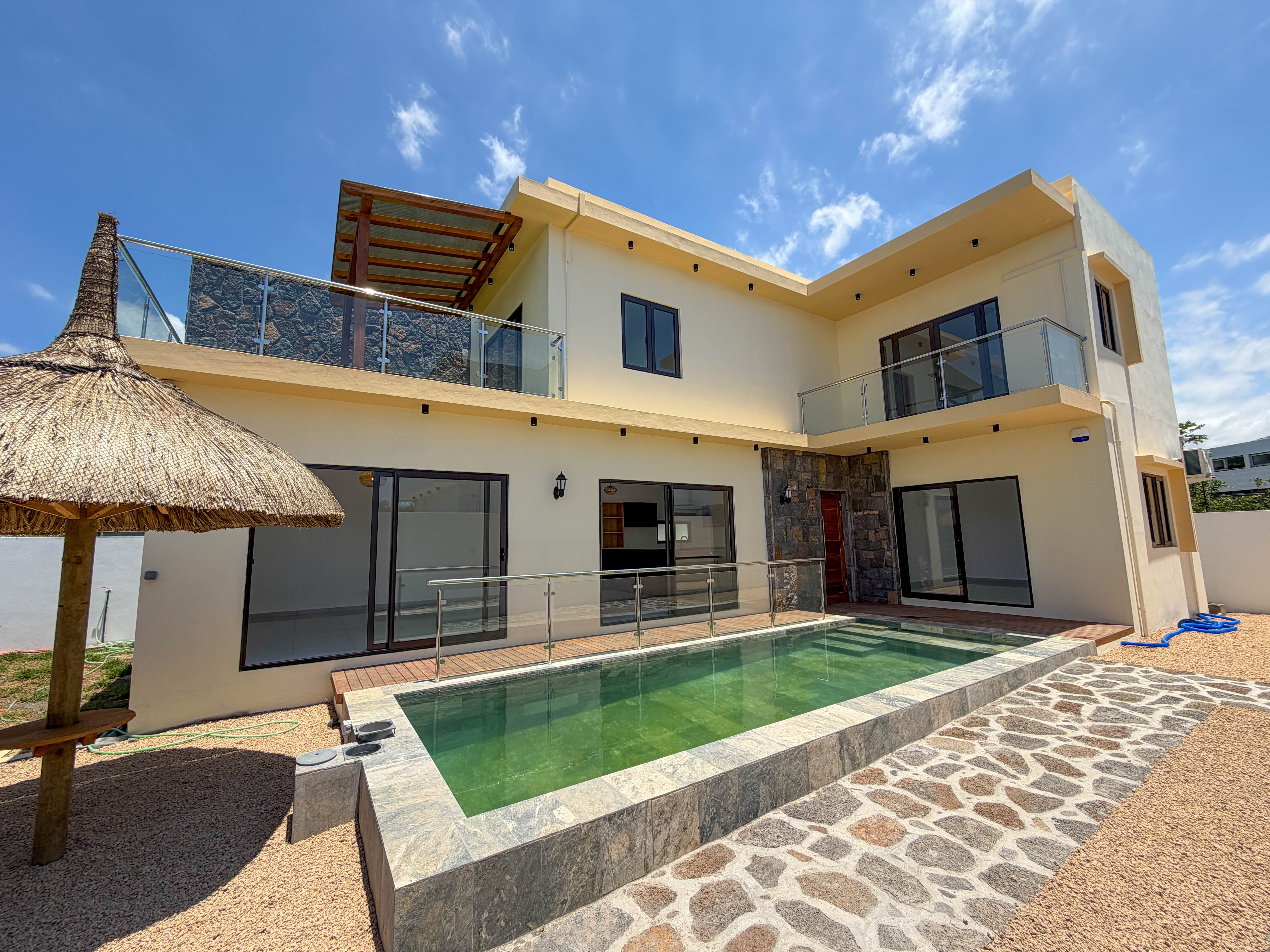 FOR SALE - BRAND-NEW MODERN 3-BEDROOM VILLA - GRAND BAY