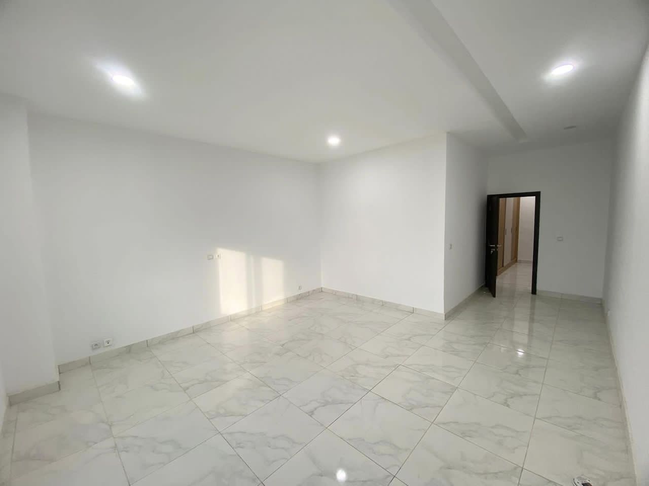 LOUE ET VENDS DES APPARTEMENTS 03 ET 04 PIÈCES À ATTOBAN