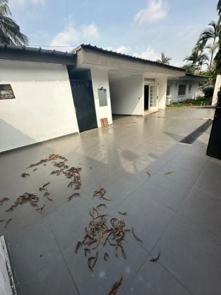 Location d'une villa basse a Cocody centre 