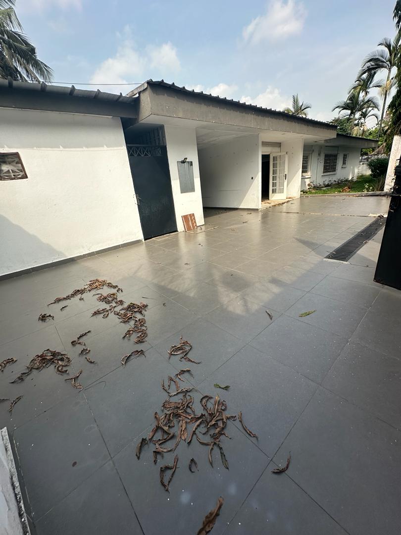 Location d'une villa basse a Cocody centre 