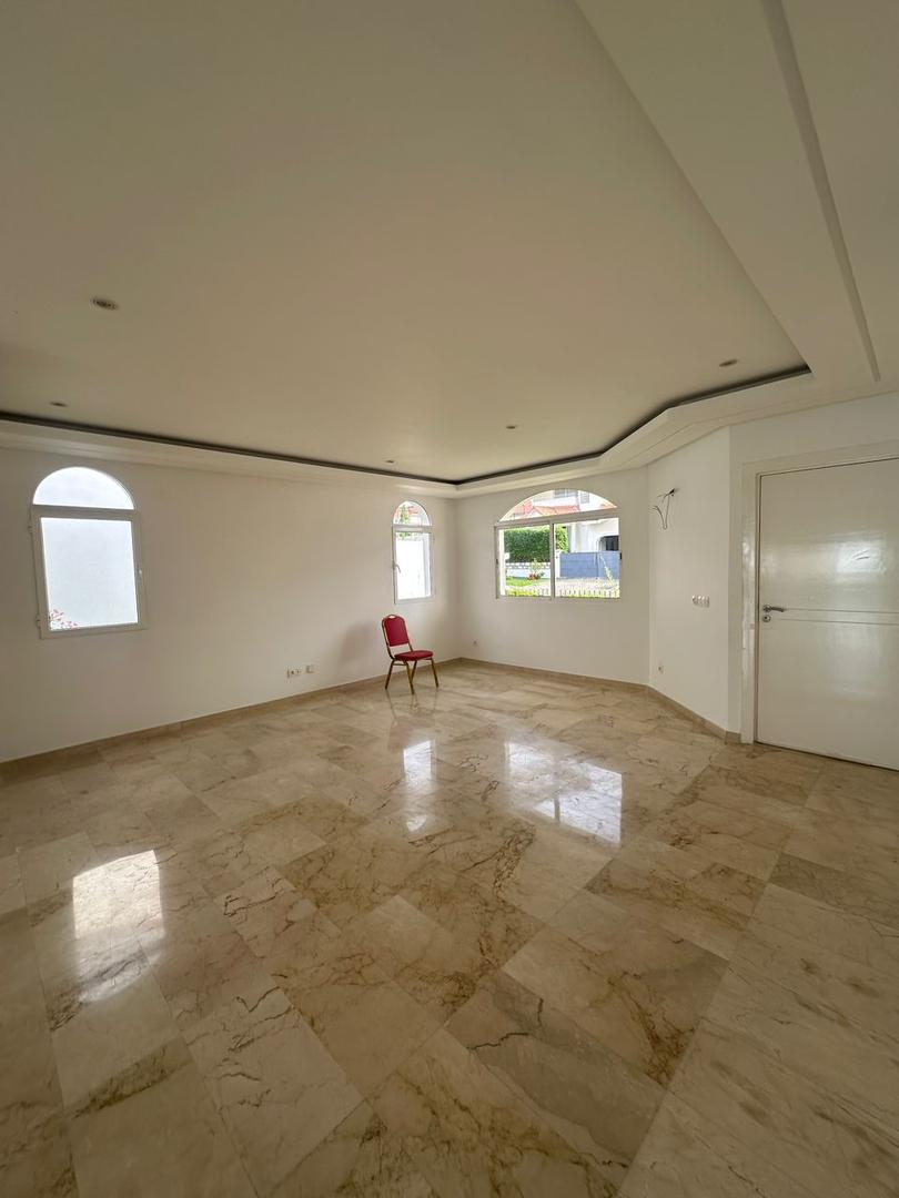 DUPLEX 06 PIÈCES HAUT STANDING À ABATTA AVEC PISCINE 