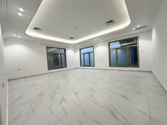 Spacious Three bedroom apartment for rent in salwa