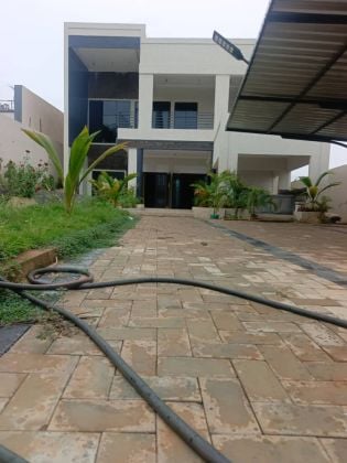 Newly built duplex for sale in Ouaga 2000 extension 2000