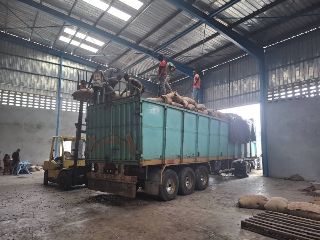 Yopougon zone industrielle PK22 location entrepôt 2500m2