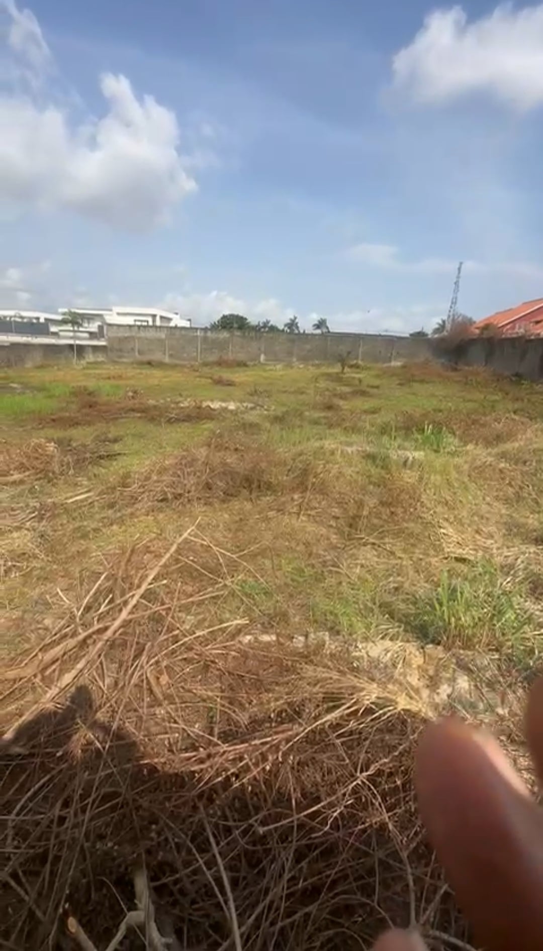 Vente d'un magnifique terrain de 2000m2 à cocody riviera golf4 beverly hills 