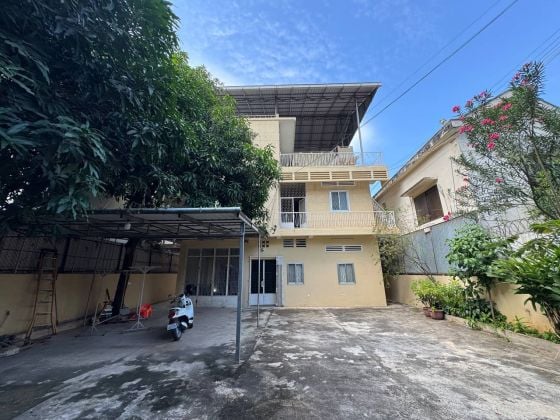 12 Beds Villa for Rent near Bassac Lane & Independence Monument