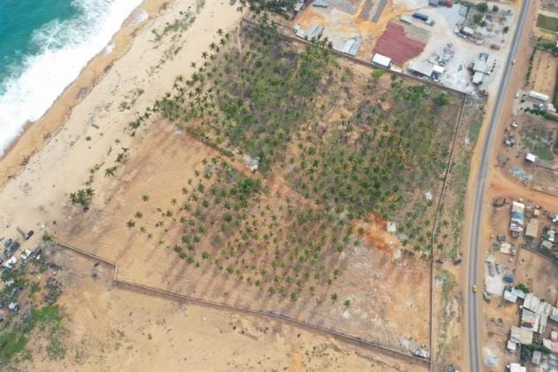 Terrain 6 hectares en vente bassam modeste en bordure de mer 