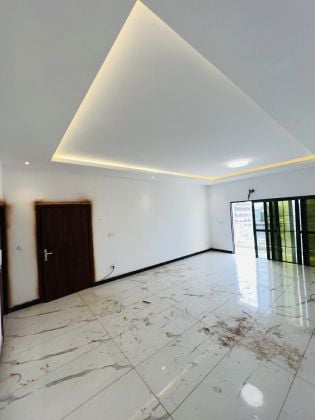 VENDITA DI UN EDIFICIO DI ALTA QUALITÀ DI NUOVA COSTRUZIONE AD ...