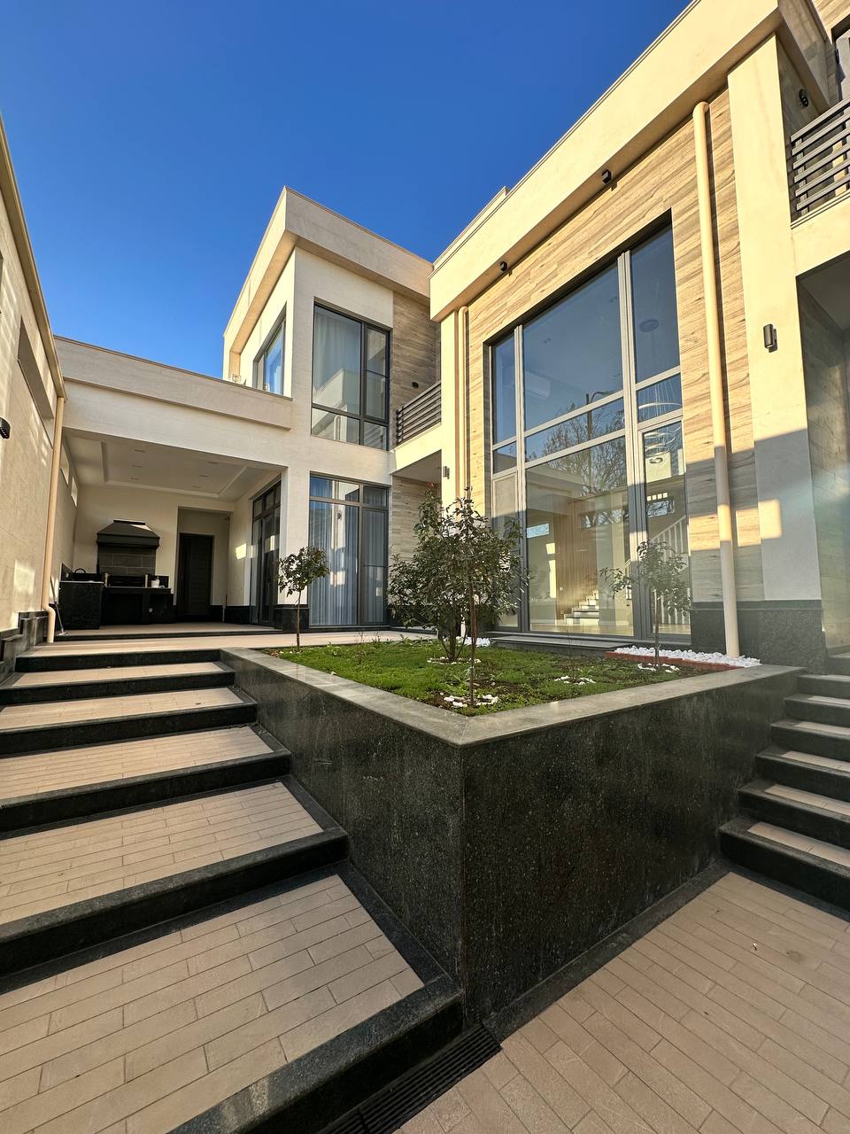 Marvelous fully furnished 4 bedrooms and 4 bathrooms house with indoor pool