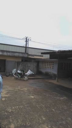 Location entrepot 5000 m2 à Yopougon pour anacarde