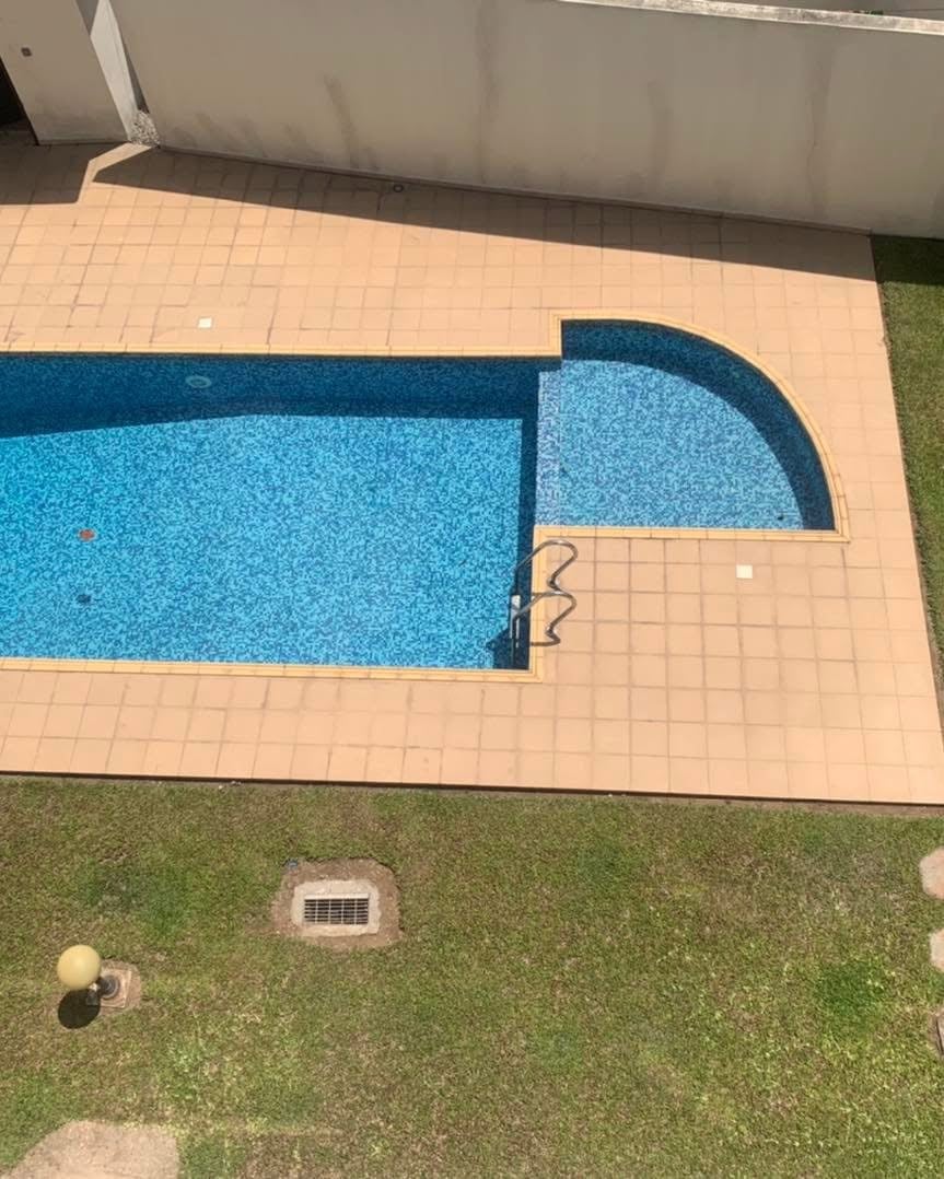 Riviera 2, precioso apartamento de 4 habitaciones con piscina y jardín. 