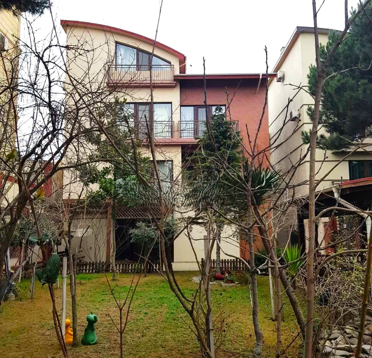 Badamdar area. Good location. 4- storey private house for rent