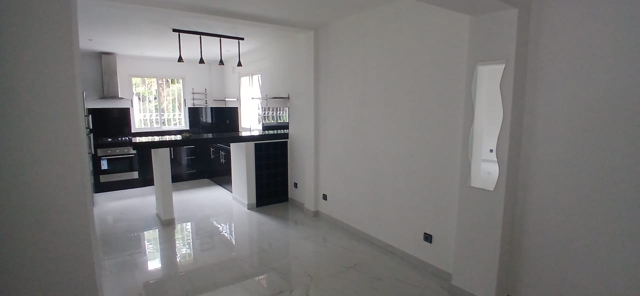 IVANDRY - Renovated, semi-furnished, high-standard 5-bedroom villa with a landscaped garden, 1 minute from schools