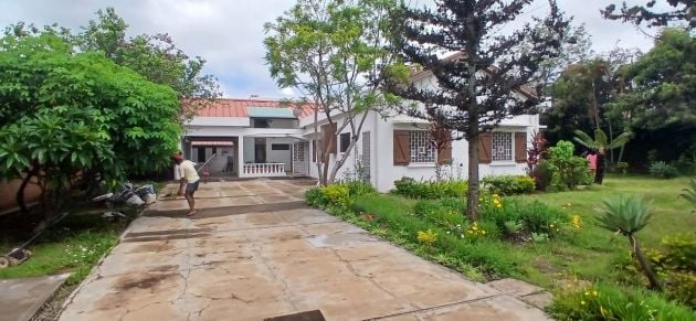 IVANDRY VILLA BASSE T5 AVEC GRAND JARDIN ARBORé DE 1500M² ET ...