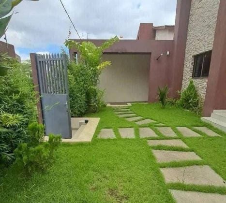 Riviera Faya, cité symphonia une belle villa de 6 pièces ...