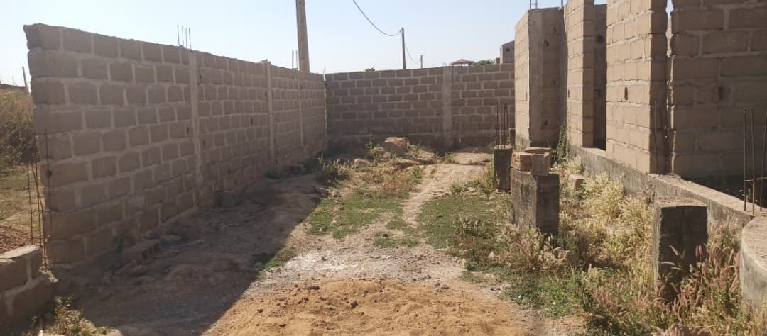 Chantier inachevé à vendre à Niamana 800 m du guidron (Près du Complexe Scolaires - "Les Prestiges")