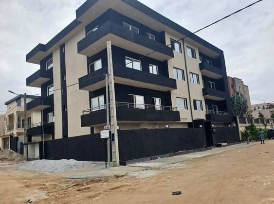 EDIFICIO DE NUEVA CONSTRUCCIÓN EN ABATTA YA ESTÁ A LA VENTA 