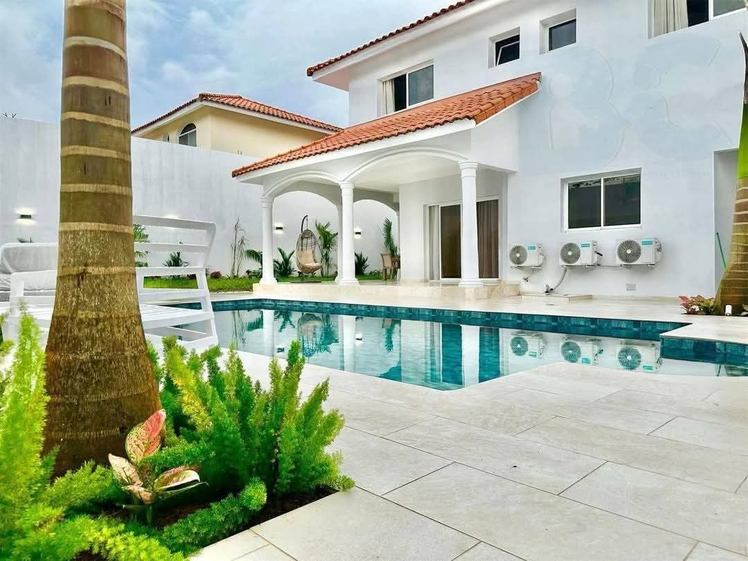 Un lujoso apartamento dúplex de 7 habitaciones ahora está a la venta en Abatta, en una zona residencial con una superficie total de 600 m2.