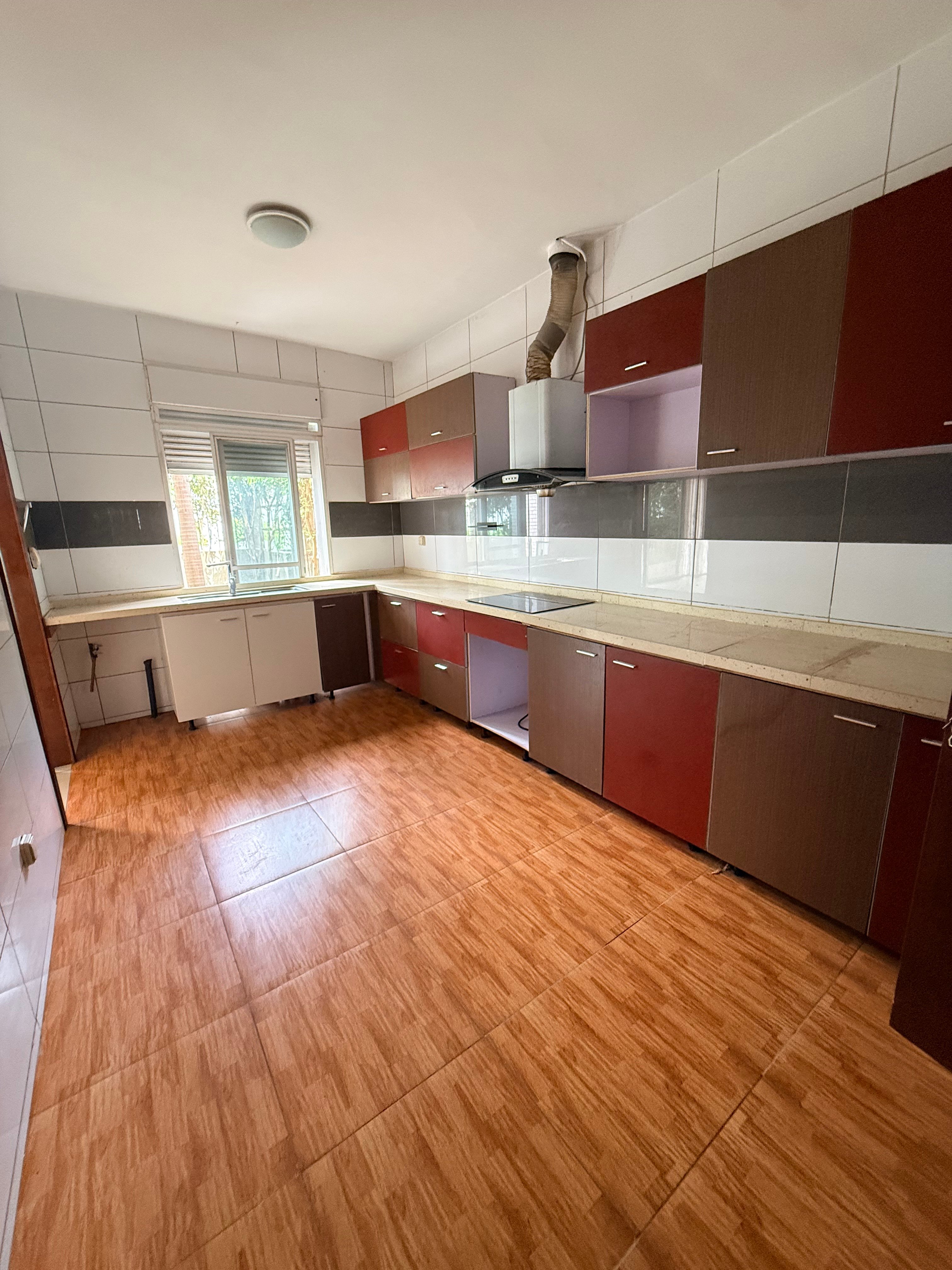 Riviera Golf 4, Beverly Hills, uno splendido appartamento con 2 camere da letto al piano terra con giardino privato