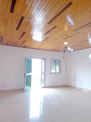 APPARTEMENT DE TROIS CHAMBRES À LOUER À MAKEPE