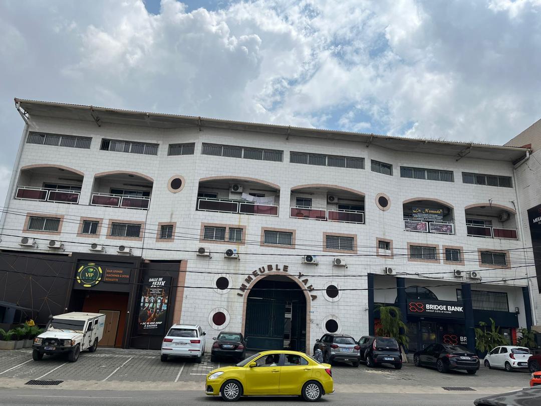 Nous vous proposons Une investissement d'un immeuble de haut de gamme qui en vente c'est vraiment un patrimoine à saisi pour vos enfants 