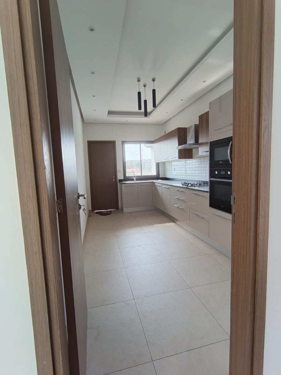 au deux plateax vallon pas juste à côté de la croix Rouge dans une concession, non loin du Commissariat 12eme gardiennage 24 h/24