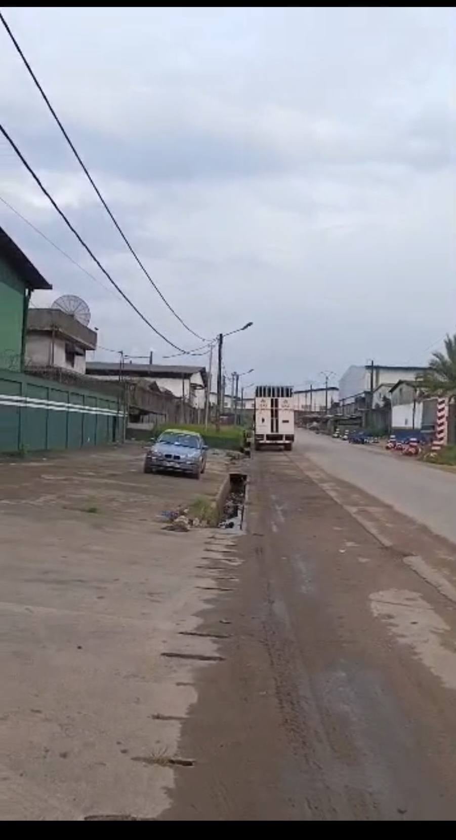 YOPOUGON Ancienne zone industrielle location entrepôt 5200m2