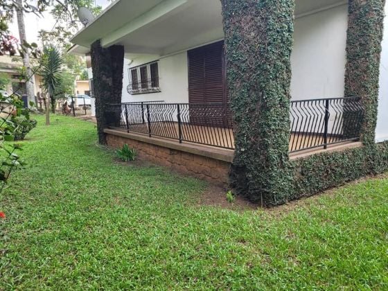 grande villa avec jardin