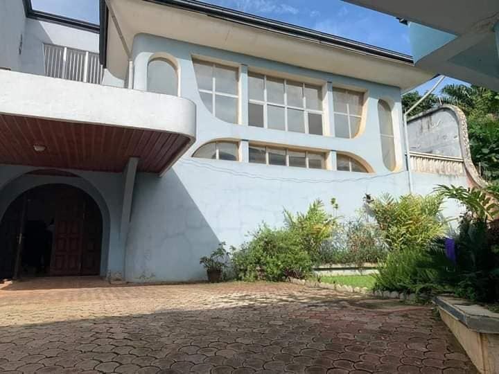 Grand triplex avec jardin et piscine a louer