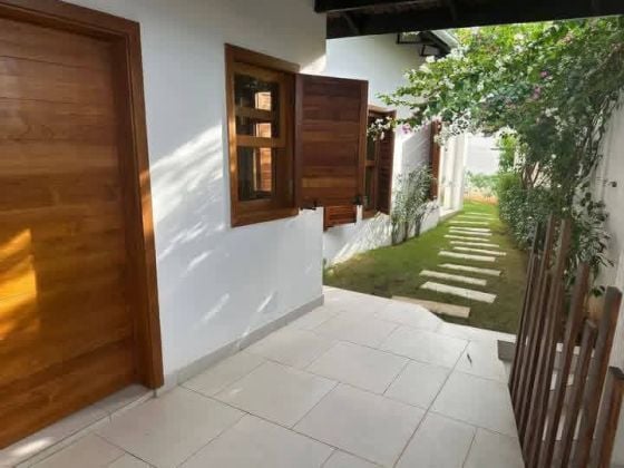 Villa con jardín y piscina en venta en la playa de Cotonú ...