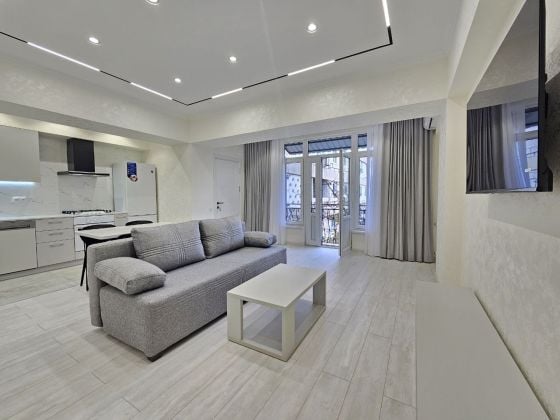 Ultimate 1 bedroom apartment of 68 m2 with open balcony in the city center