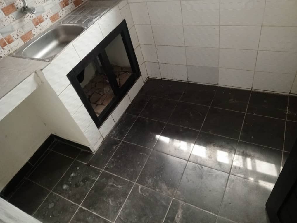 Bureau 4 pièces nouvelle construction à louer à Cotonou houéyiho 