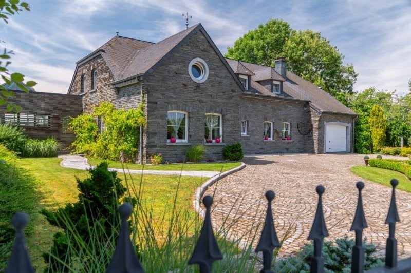 Belgique 5575 Gedinne : magnifique maison, 5 chambres, piscine, sur 30a 61ca.
