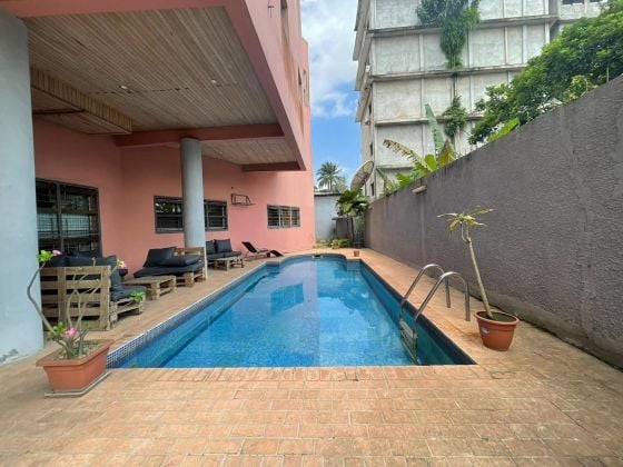 Cocody Danga - Bel appart meublé avec piscine 