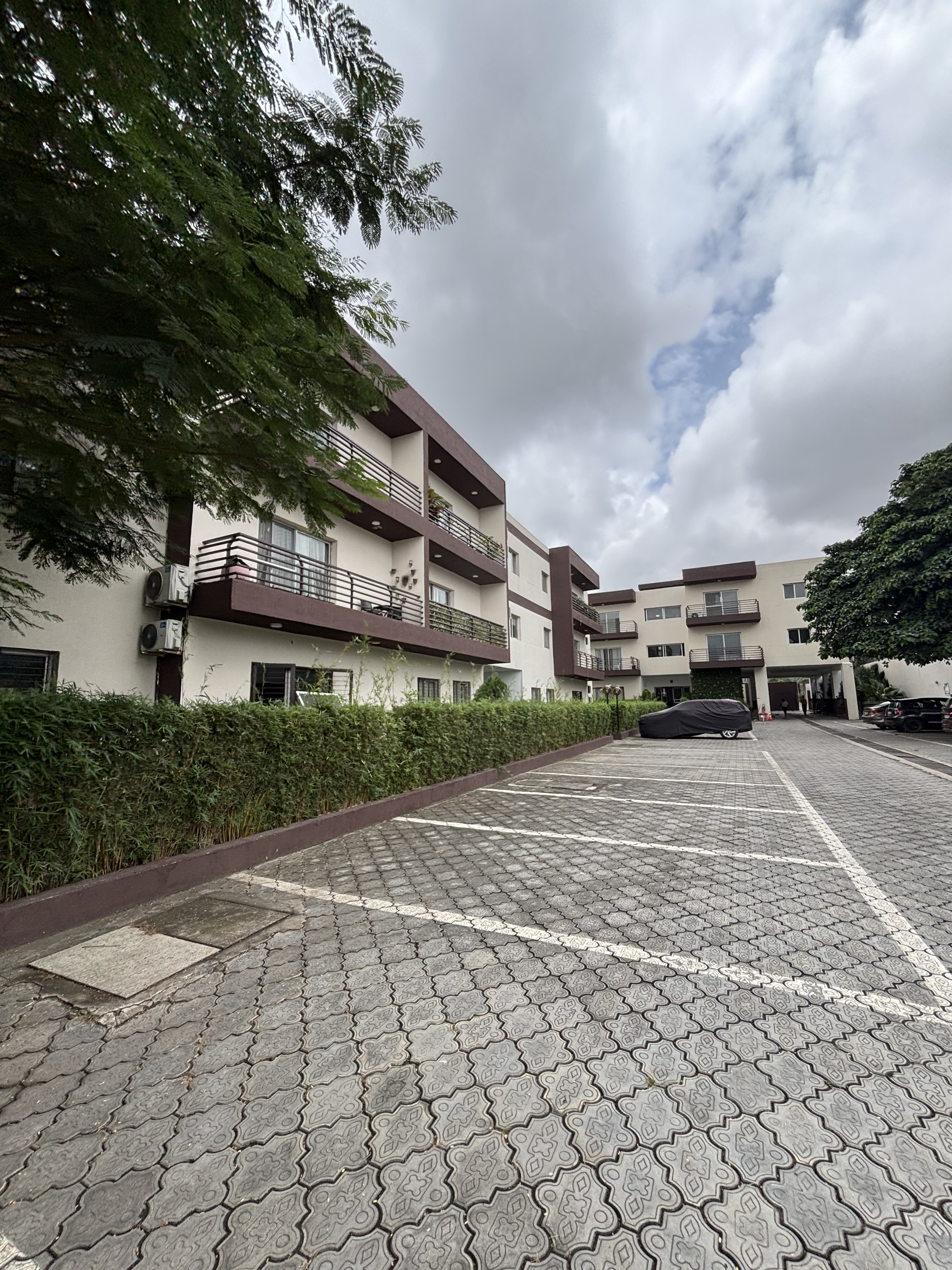 Riviera 3, zona KFC, disponibile un bellissimo appartamento T4 