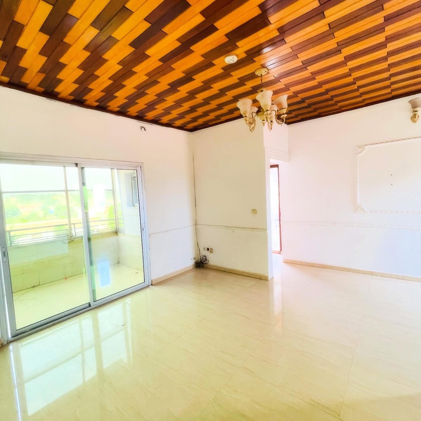 APPARTEMENT 2 CHAMBRES À LOUER À BASTOS 