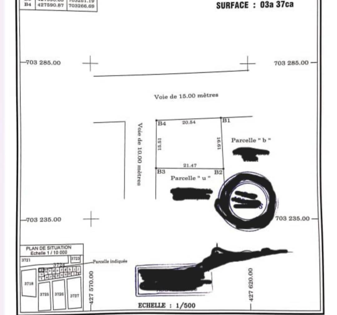 Stiamo vendendo un terreno angolare con titolo di proprietà personale a Fidjrossè Akogbato