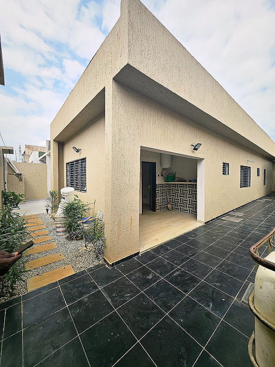 Villa basse de 4 pièces+ une indépendante 