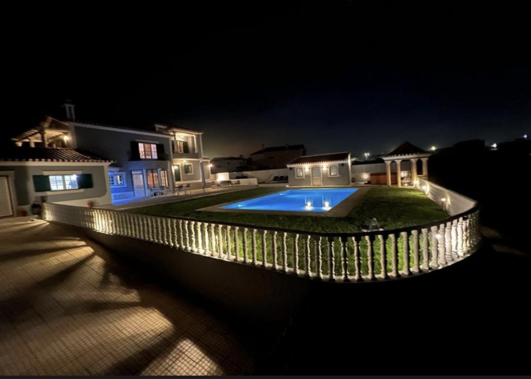 Luxury house with spectacular ocean views, private pool, spacious terrace and jacuzzi.