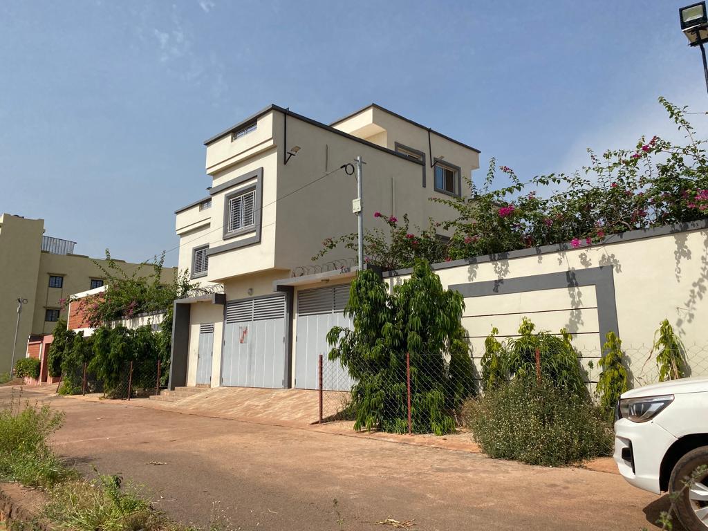Duplex à louer à SOULEYMANEBOUGOU ACI 