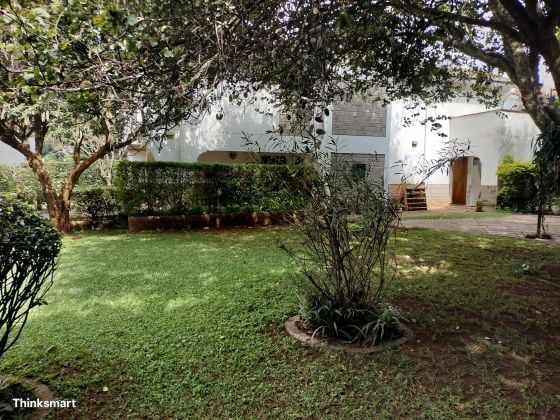 Maison d'angle rénovée de 4 chambres à louer à ...