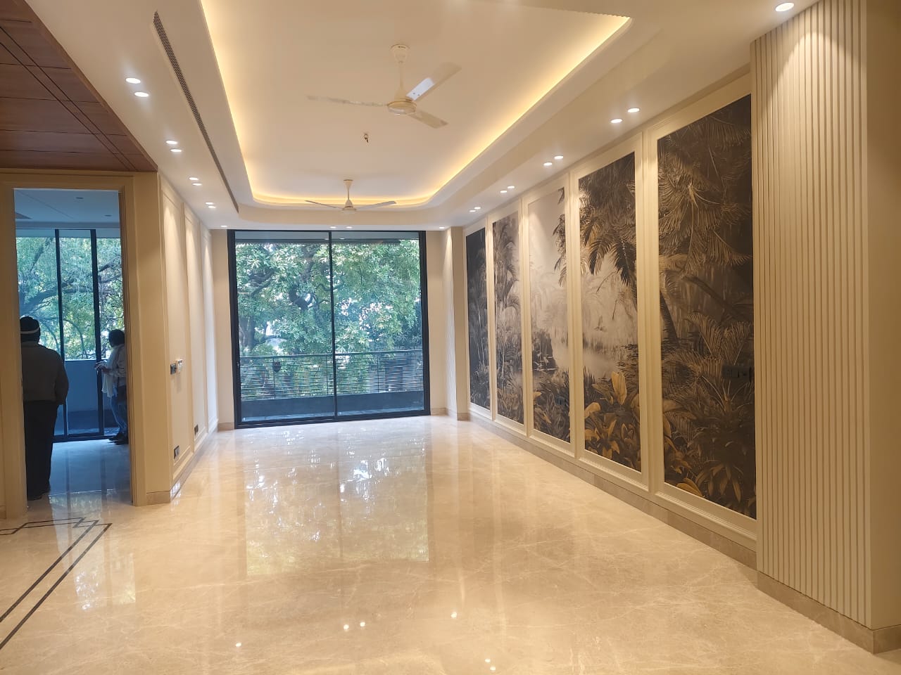 MODERN & SPACIOUS 3 BEDROOM F;OOR  AVAILABLE FOR RENT IN HAUZ KHAS ENCLAVE-SOUTH DELHI 