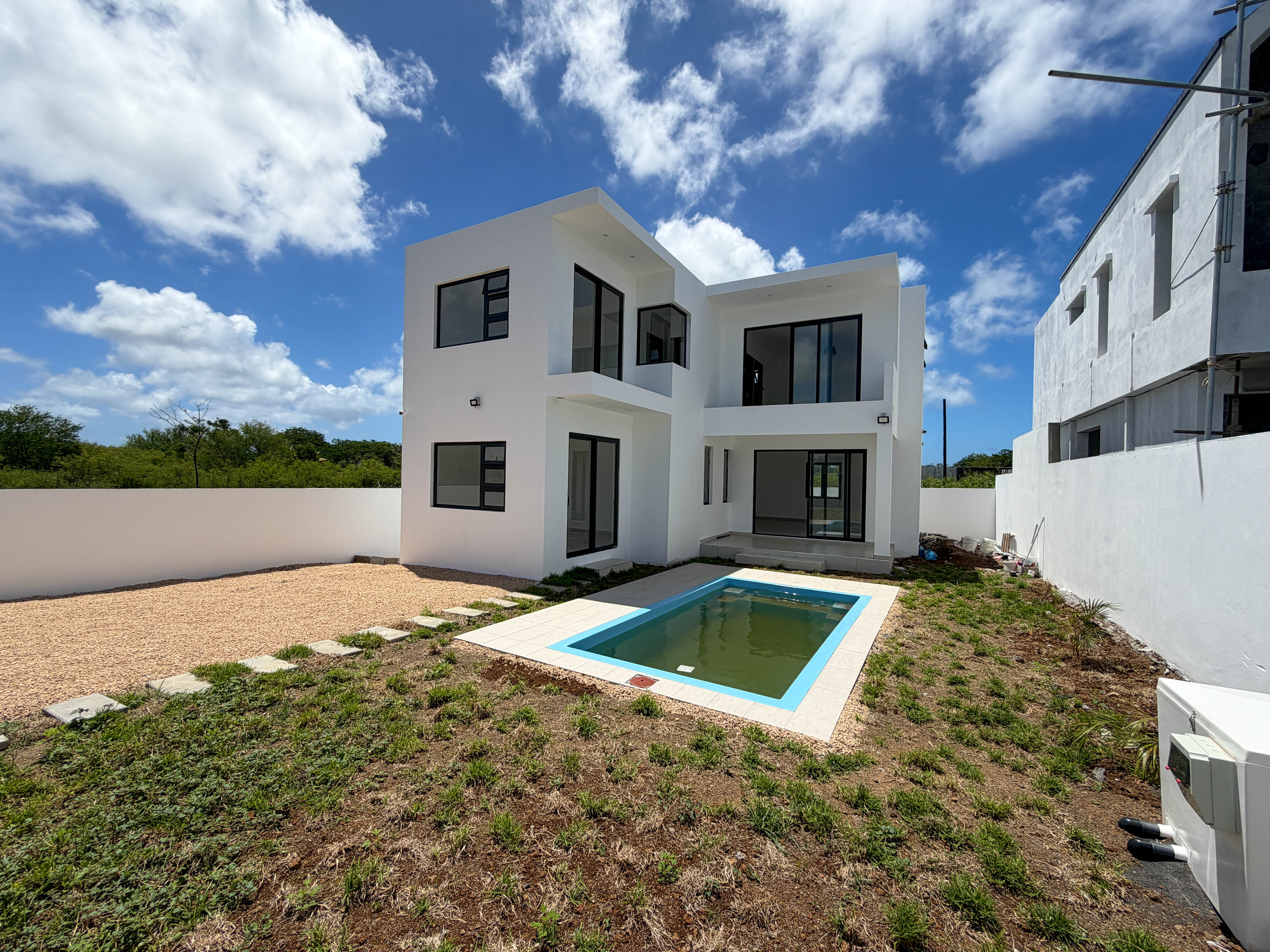 FOR SALE - 3-BEDROOM NEW-BUILT VILLA - GRAND BAY