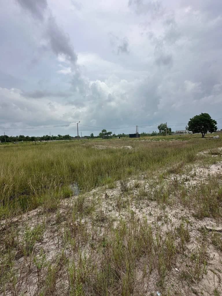 Lotti di terreno in vendita a Bassam Mockeyville, 500 m² ciascuno, diversi lotti disponibili con titolo di proprietà fondiaria (ACD).