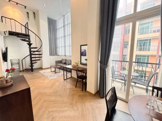 EN LOCATION PHNOM PENH APPARTEMENT DUPLEX PISCINE 2 CHAMBRES