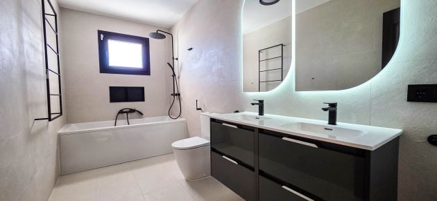 Fully Refurbished Villa with Panoramic Sea Views in Manilva