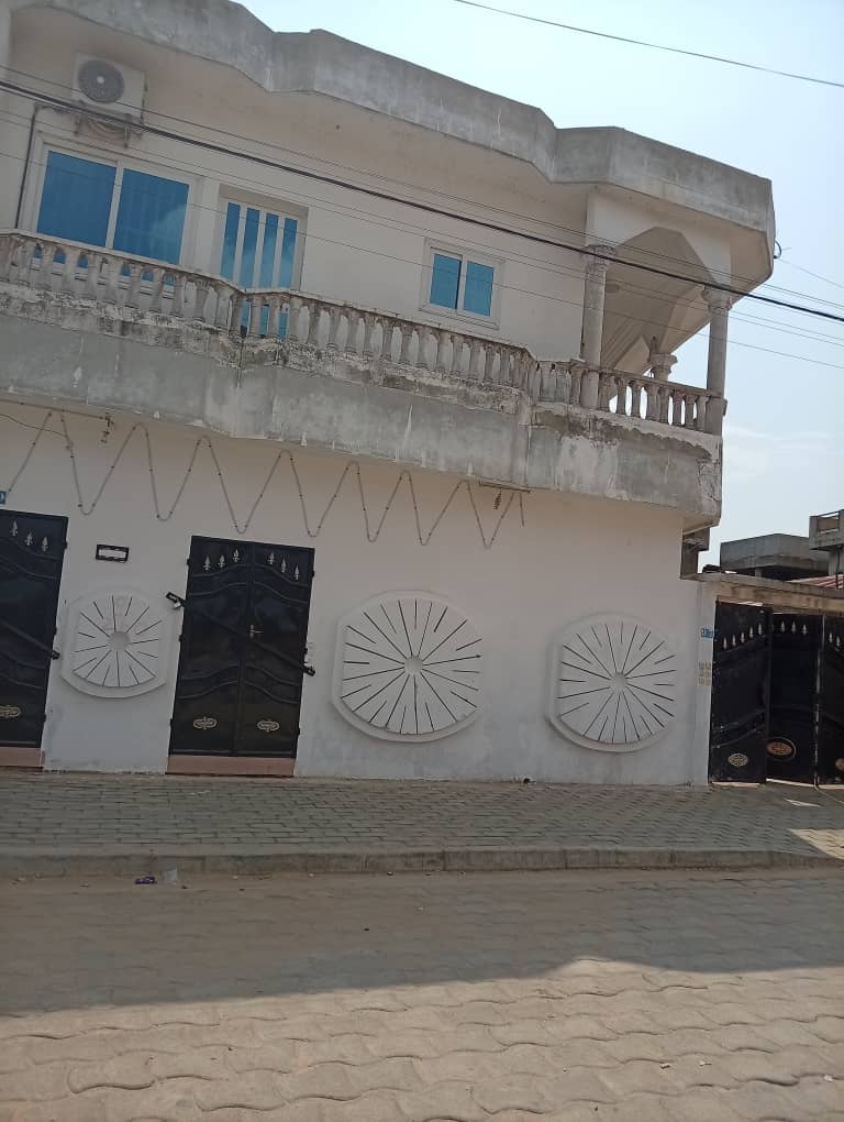 A vendre, immeuble locatif R+1, Aïbatin - Cotonou 